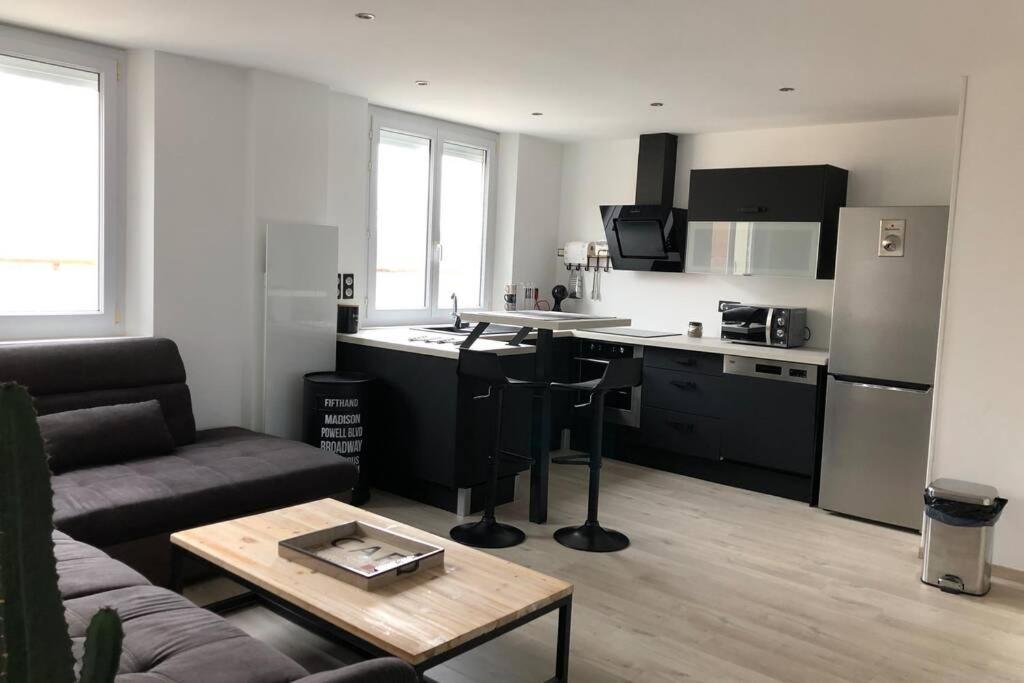 Logement Moderne avec wifi garage et proche du centre ville Charleville-Mézières Extérieur photo